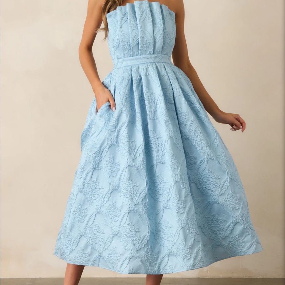 Elegant Blue Strapless Dress